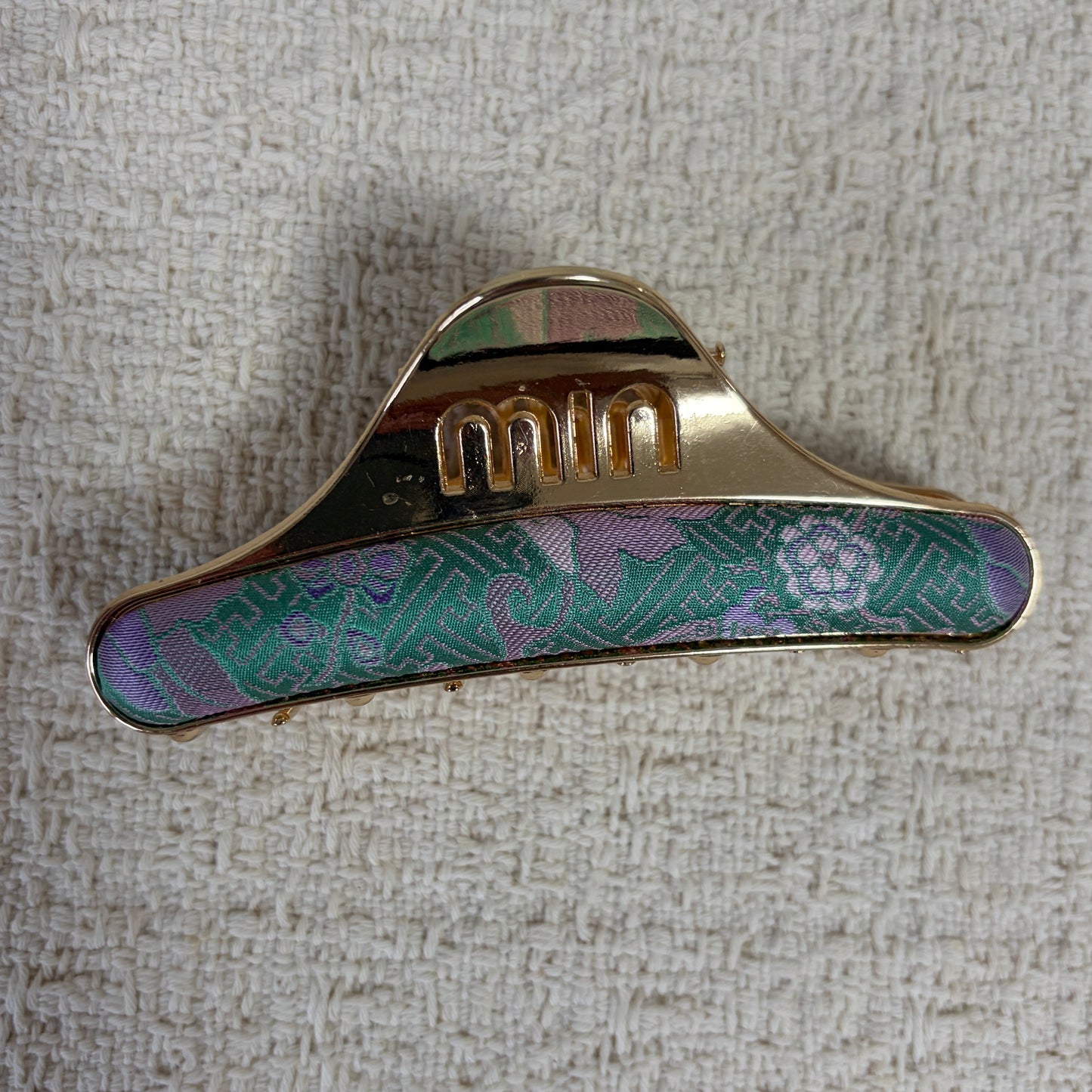 JOFAE 京都丸型彫刻ハンドルヘアクリップ – 静かな安息の地