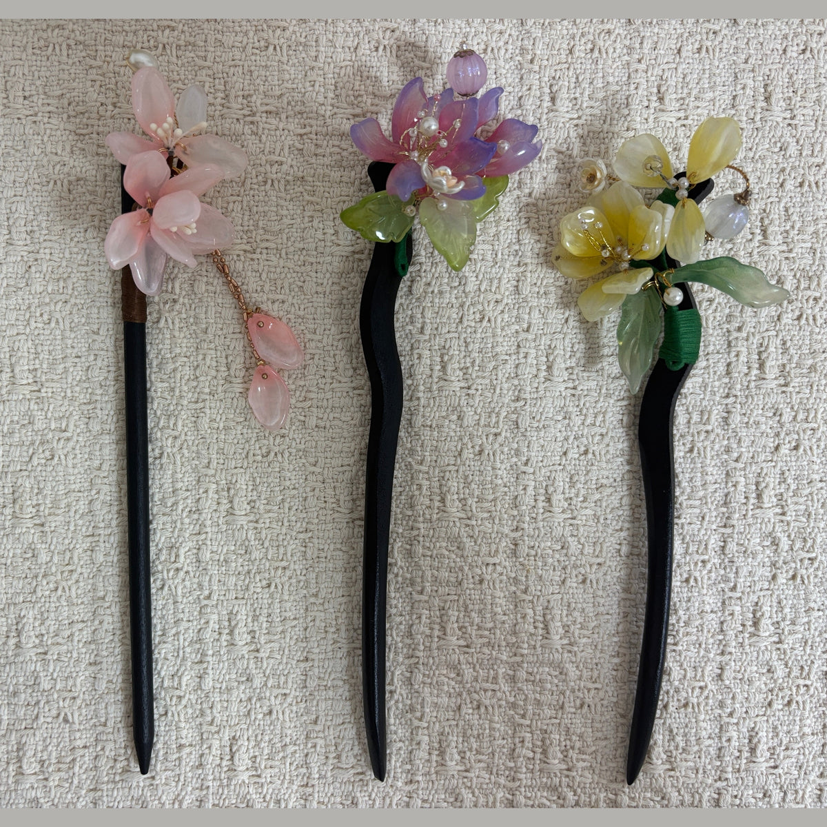 Liuli Glass Floral Hair Stick with Botanical Details by JOFAE Kyoto - design examples