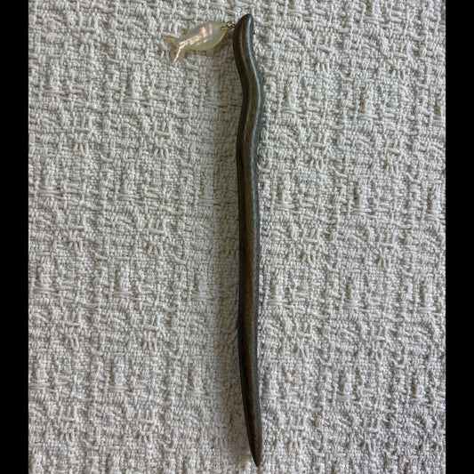 JOFAE Kyoto green sandalwood hair stick with fish pendant, minimalist natural wood hair pin inspired by Kyoto elegance
