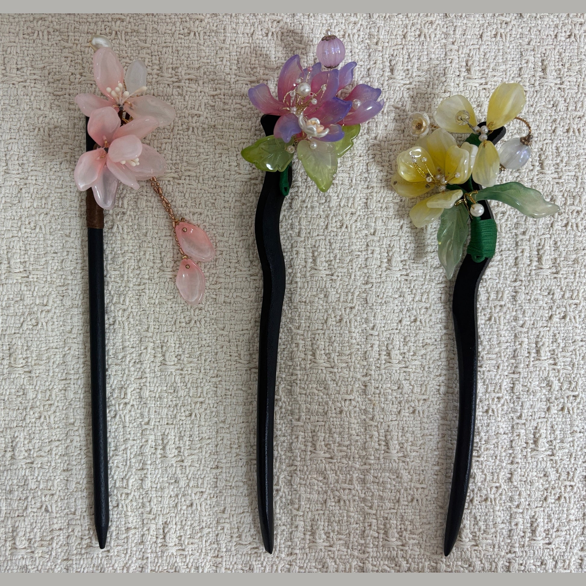 Liuli Glass Floral Hair Stick with Botanical Details by JOFAE Kyoto - design examples