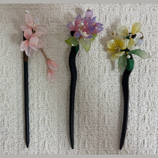 Liuli Glass Floral Hair Stick with Botanical Details by JOFAE Kyoto - design examples