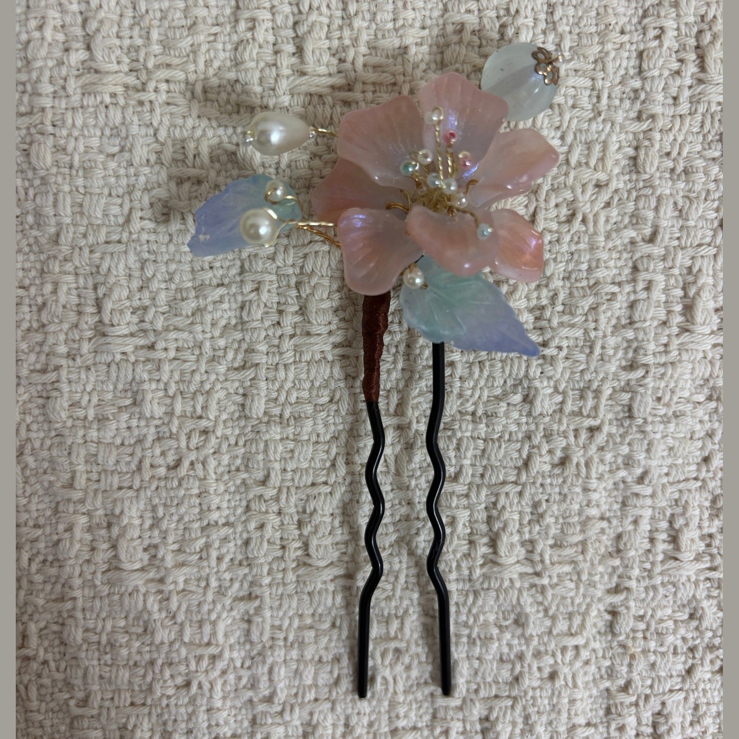Liuli Glass Flower Two-Prong Hair Pin by JOFAE Kyoto
