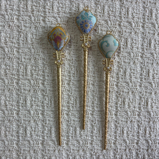 JOFAE Lotus Lantern Hair Stick – Traditional Brocade Hairpin Inspired by Palace Lanterns & Floral Art - JOFAE Kyoto